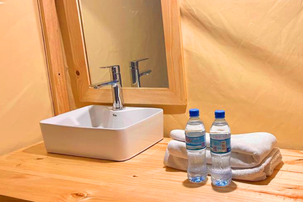 Tent-Inside-Toilet-03